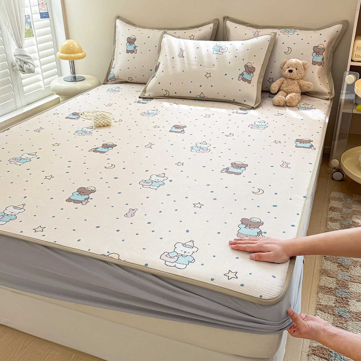 91家纺网 家纺一手货源 找家纺 懒猫家纺 2026春夏新款600D数码印花冰藤凉席席子-床笠款 睡意朦胧