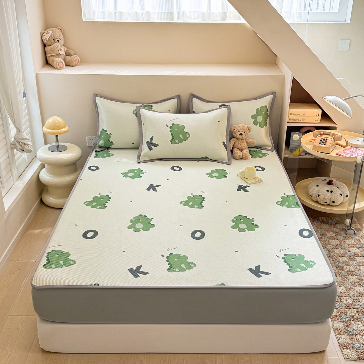 91家纺网 家纺一手货源 找家纺 懒猫家纺 2026春夏新款600D数码印花冰藤凉席席子-床笠款 小恐龙怪兽