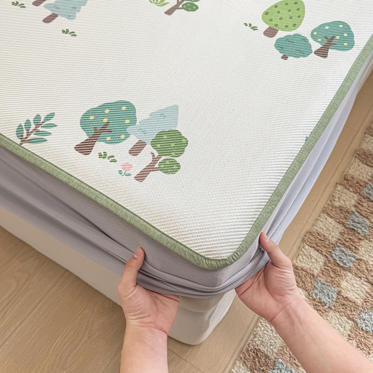 91家纺网 家纺一手货源 找家纺 懒猫家纺 2026春夏新款600D数码印花冰藤凉席席子-床笠款 森林小熊