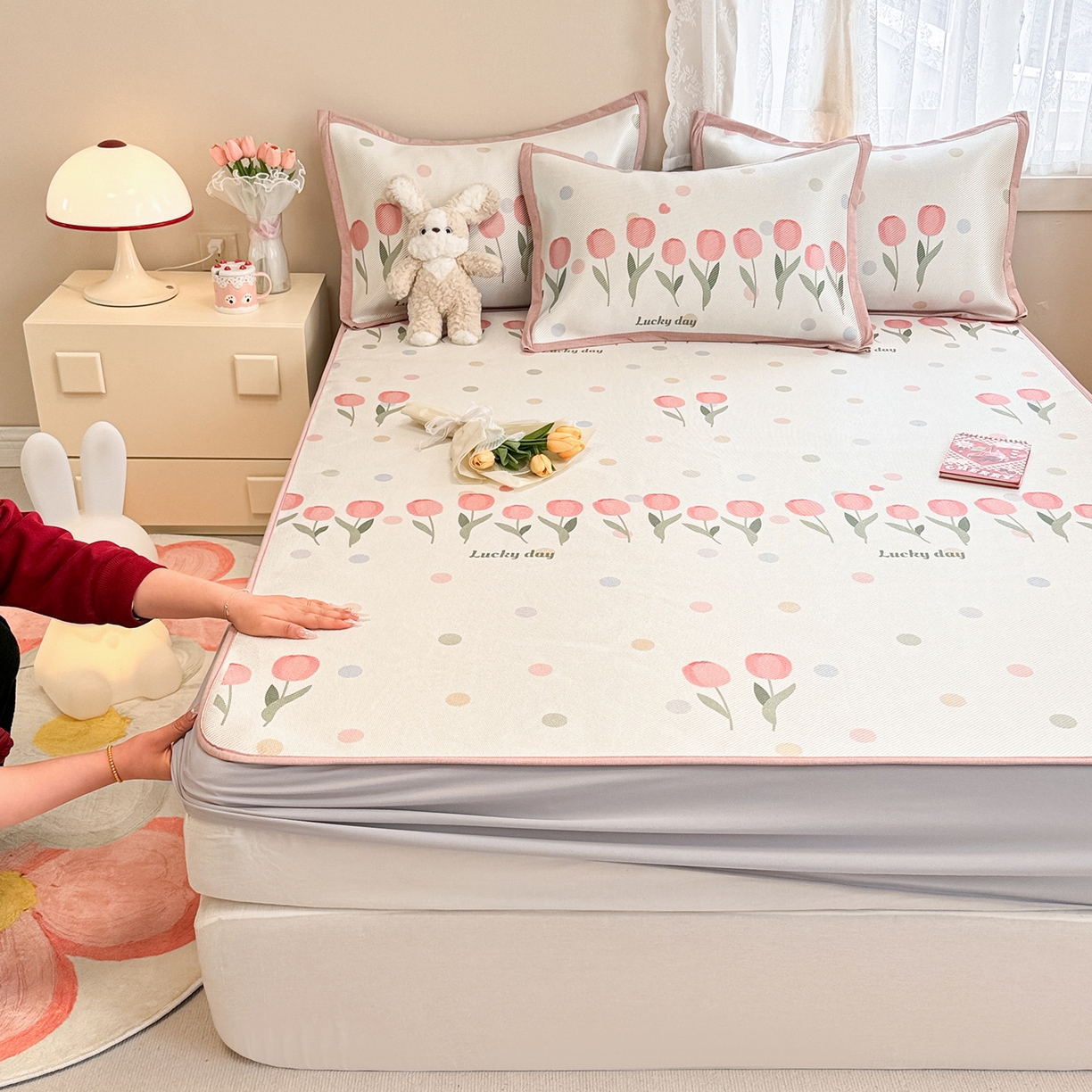 91家纺网 家纺一手货源 找家纺 懒猫家纺 2026春夏新款600D数码印花冰藤凉席席子-床笠款 浪漫郁金香