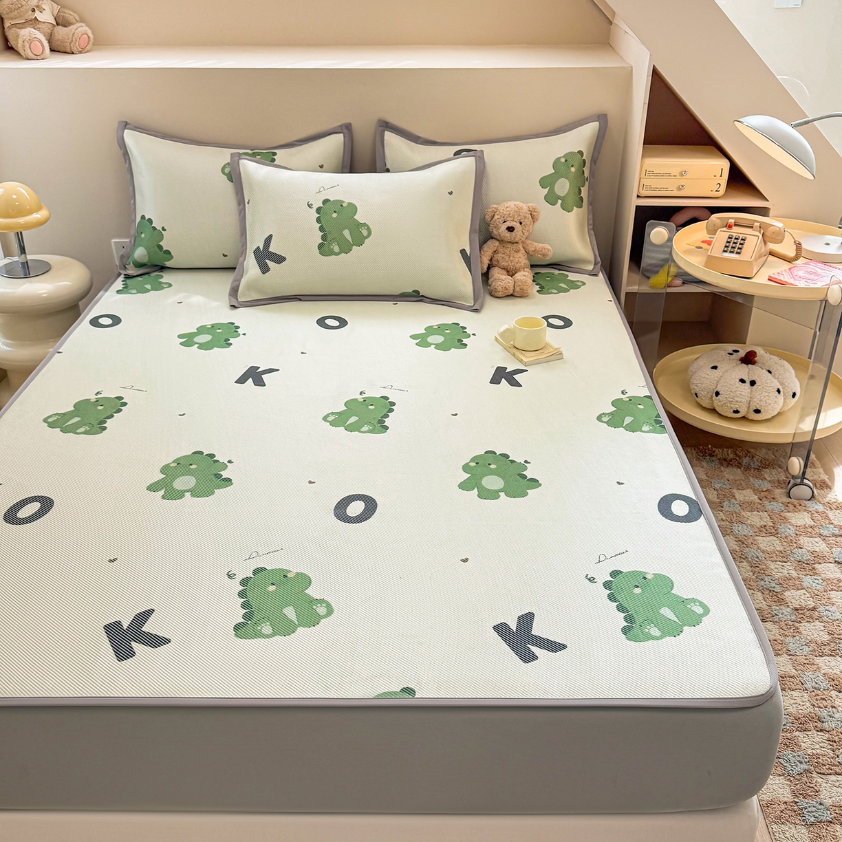 91家纺网 家纺一手货源 找家纺 懒猫家纺 2026春夏新款600D数码印花冰藤凉席席子-床笠款 小恐龙怪兽