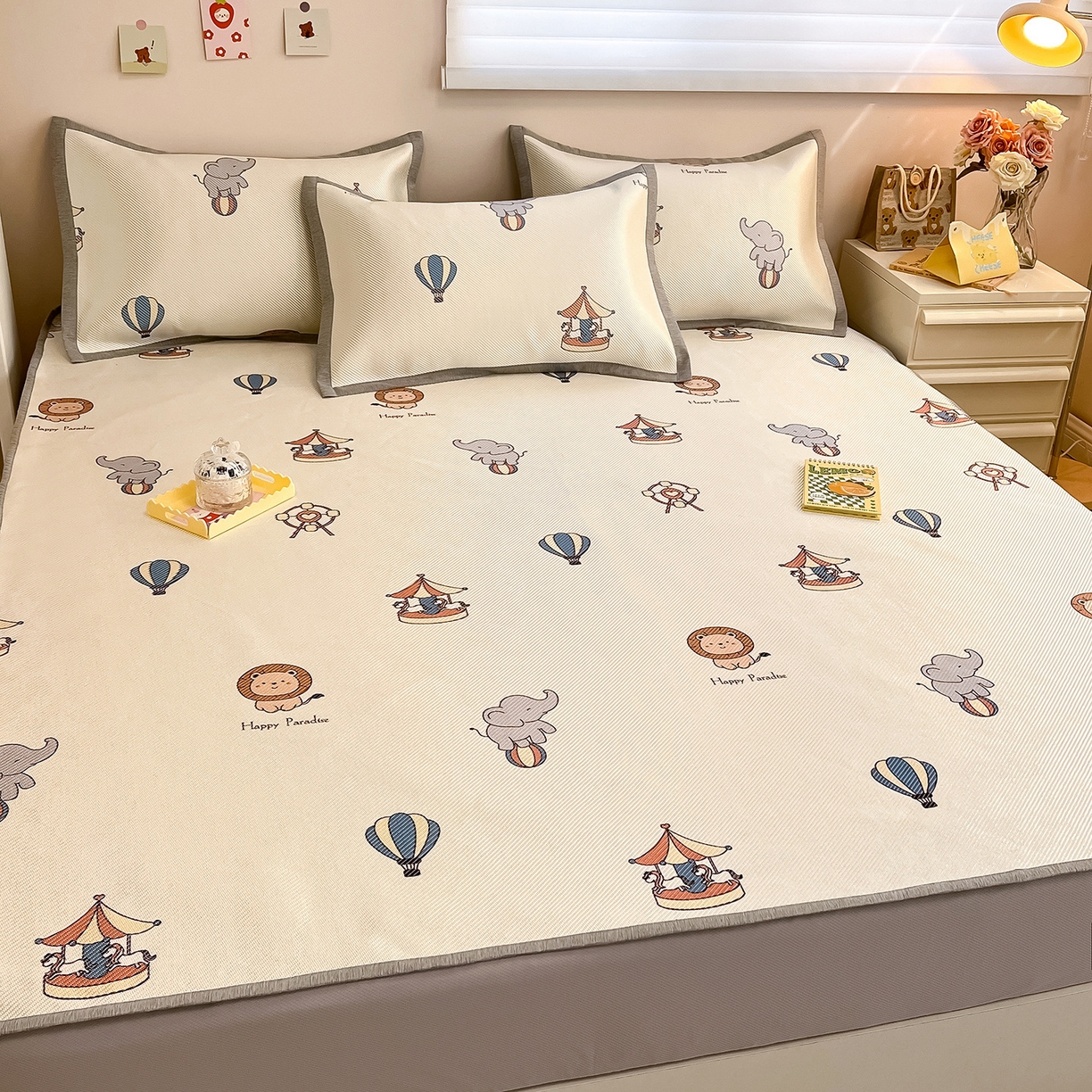 91家纺网 家纺一手货源 找家纺 懒猫家纺 2026春夏新款600D数码印花冰藤凉席席子-床笠款 游乐园