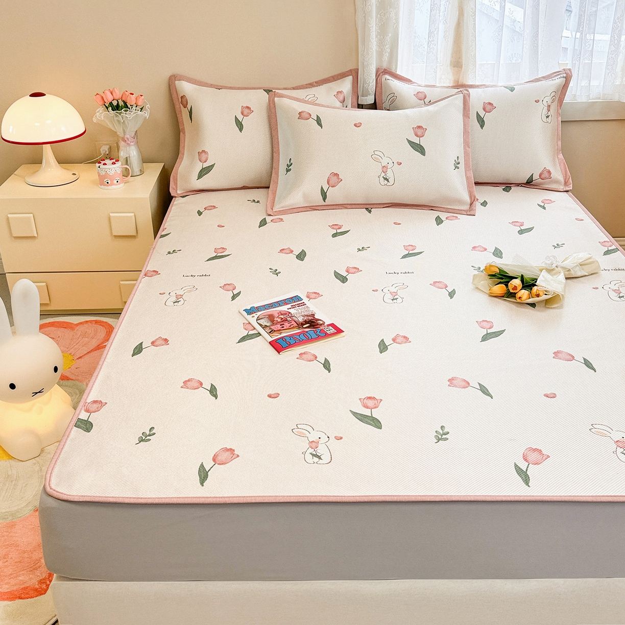 91家纺网 家纺一手货源 找家纺 懒猫家纺 2026春夏新款600D数码印花冰藤凉席席子-床笠款 花田小兔