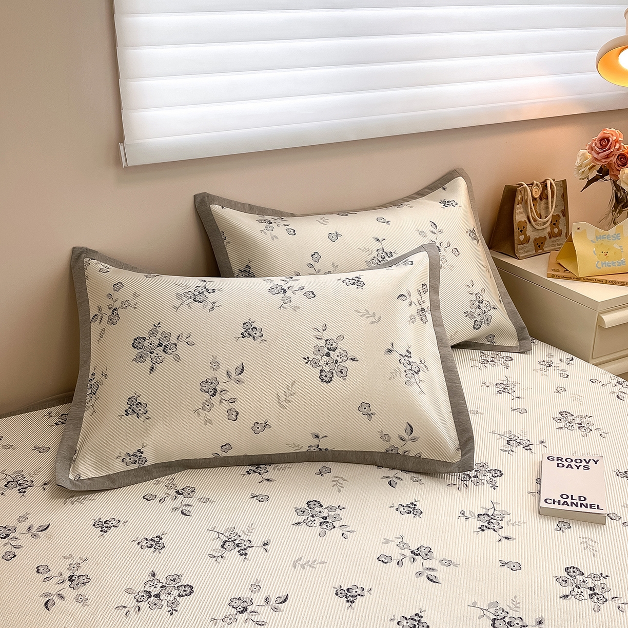 91家纺网 家纺一手货源 找家纺 懒猫家纺 2026春夏新款600D数码印花冰藤凉席席子-床笠款 时光清浅