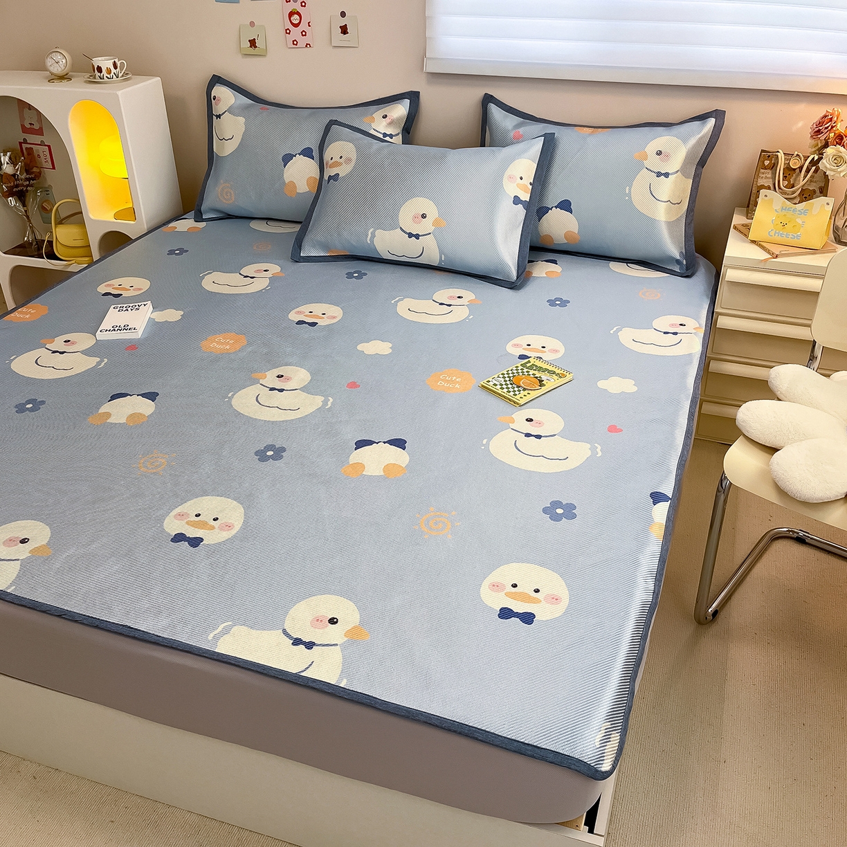 91家纺网 家纺一手货源 找家纺 懒猫家纺 2026春夏新款600D数码印花冰藤凉席席子-床笠款 小鸭子