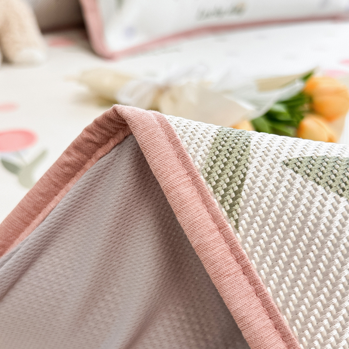 91家纺网 家纺一手货源 找家纺 懒猫家纺 2026春夏新款600D数码印花冰藤凉席席子-床笠款 浪漫郁金香