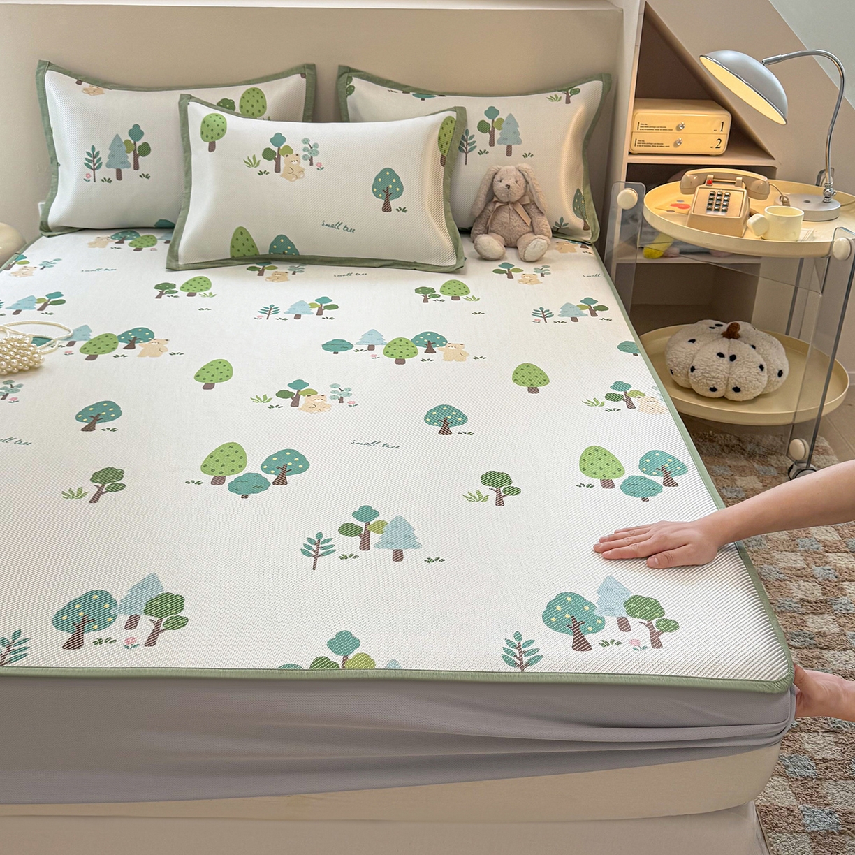 懒猫家纺 2026春夏新款600D数码印花冰藤凉席席子-床笠款 森林小熊