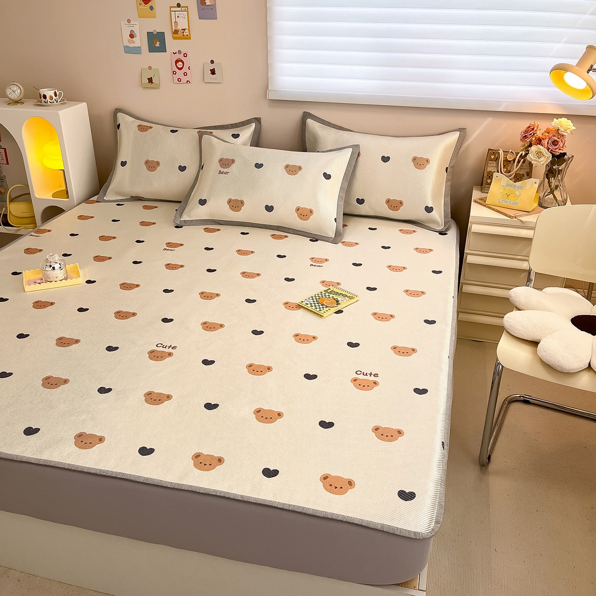 91家纺网 家纺一手货源 找家纺 懒猫家纺 2026春夏新款600D数码印花冰藤凉席席子-床笠款 小熊仔