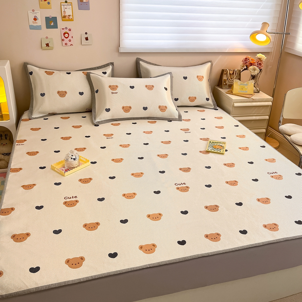 91家纺网 家纺一手货源 找家纺 懒猫家纺 2026春夏新款600D数码印花冰藤凉席席子-床笠款 小熊仔