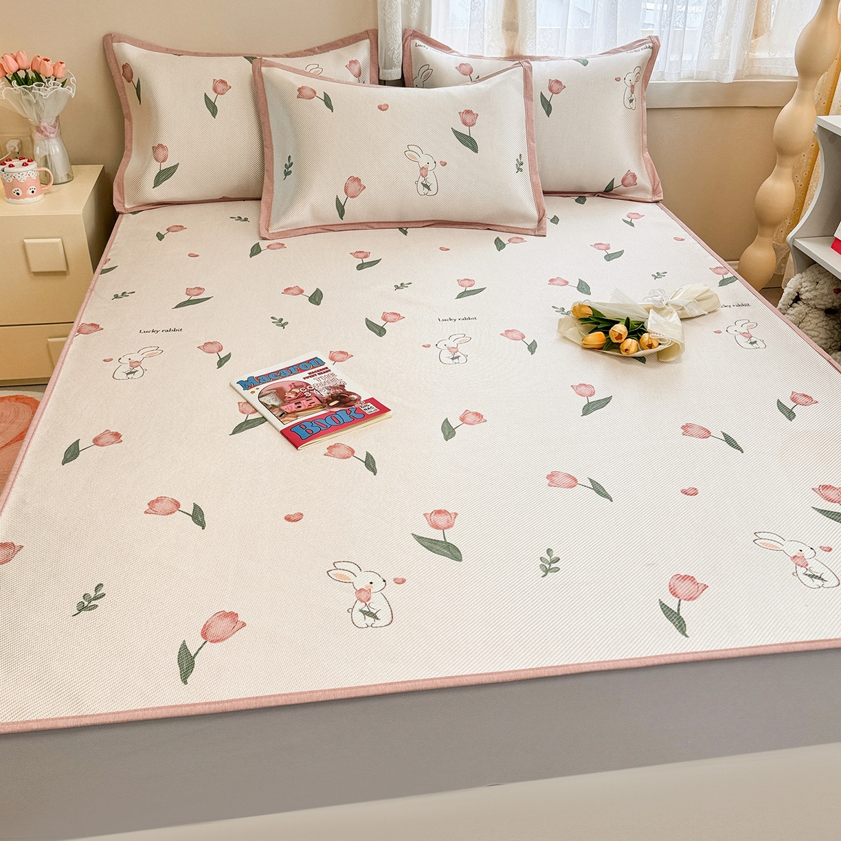 91家纺网 家纺一手货源 找家纺 懒猫家纺 2026春夏新款600D数码印花冰藤凉席席子-床笠款 花田小兔