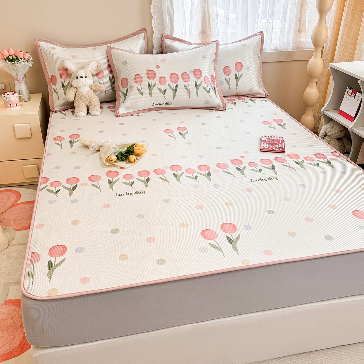 91家纺网 家纺一手货源 找家纺 懒猫家纺 2026春夏新款600D数码印花冰藤凉席席子-床笠款 浪漫郁金香