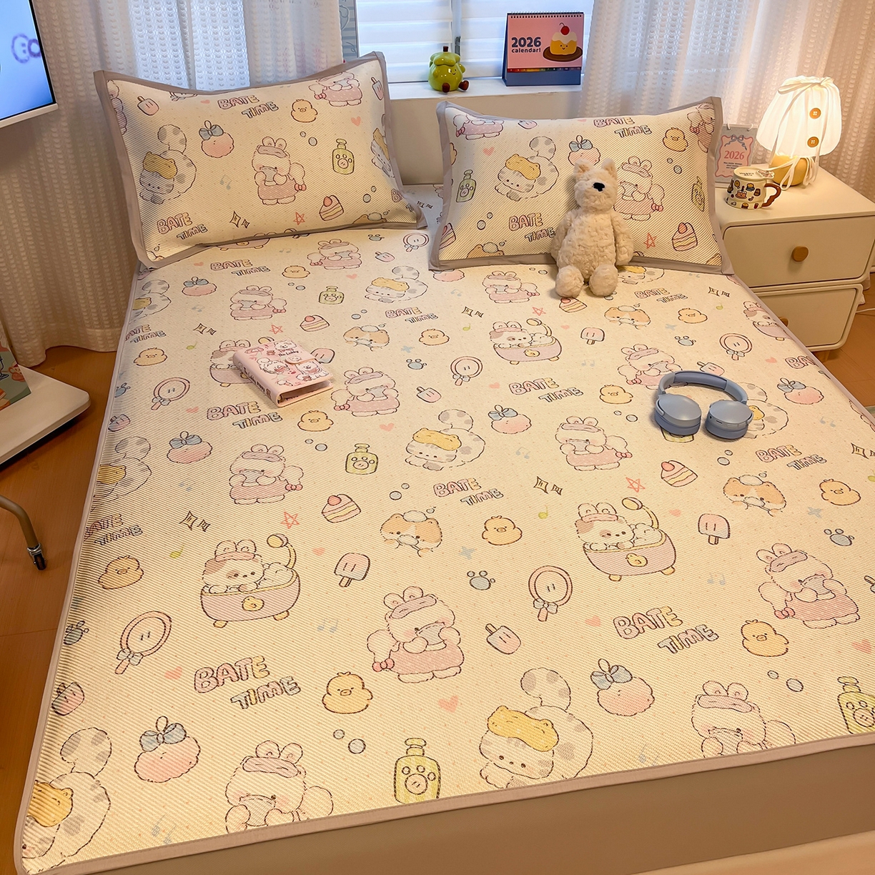 91家纺网 家纺一手货源 找家纺 懒猫家纺 2026春夏新款600D数码印花冰藤凉席席子-床笠款 小猫泡泡浴