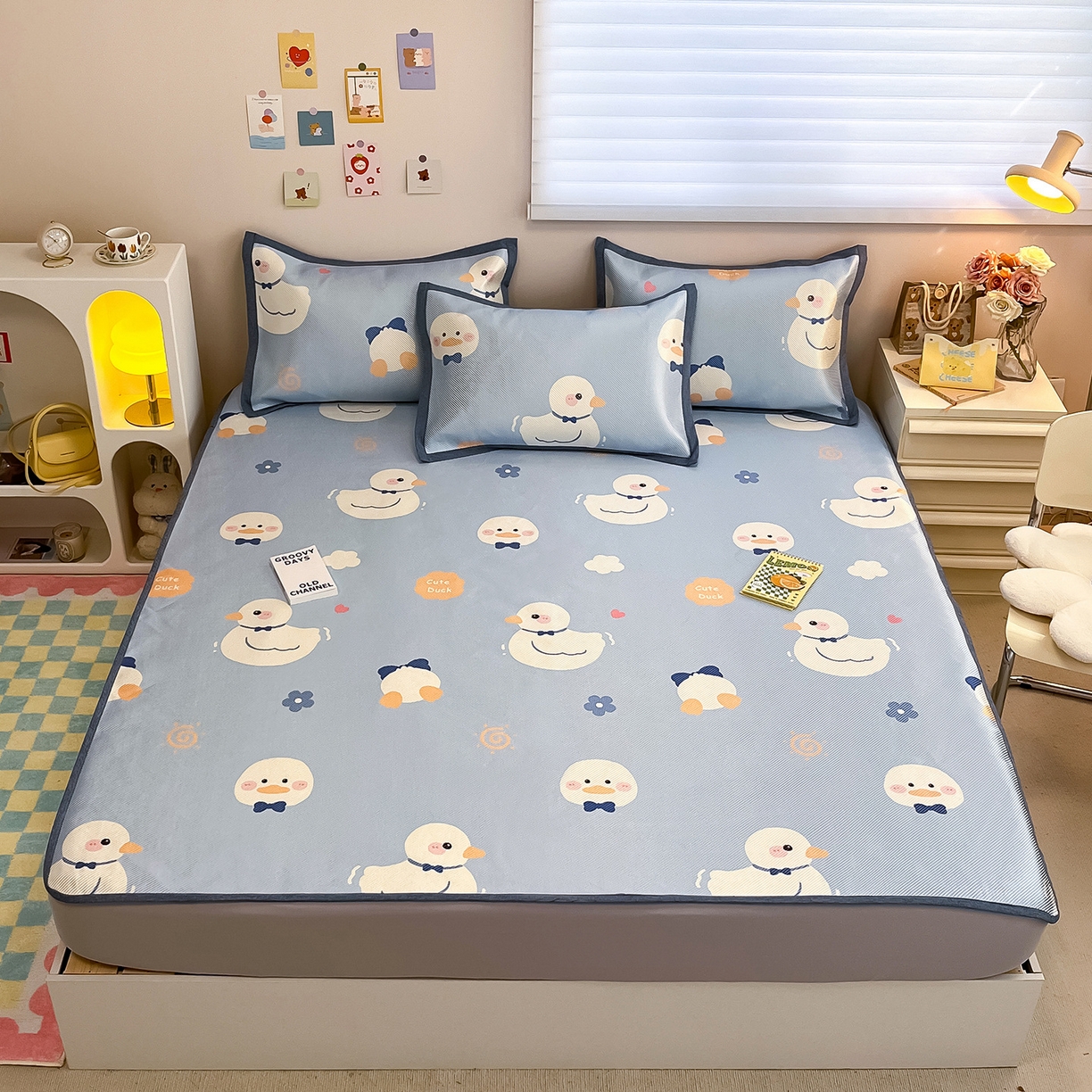 91家纺网 家纺一手货源 找家纺 懒猫家纺 2026春夏新款600D数码印花冰藤凉席席子-床笠款 小鸭子