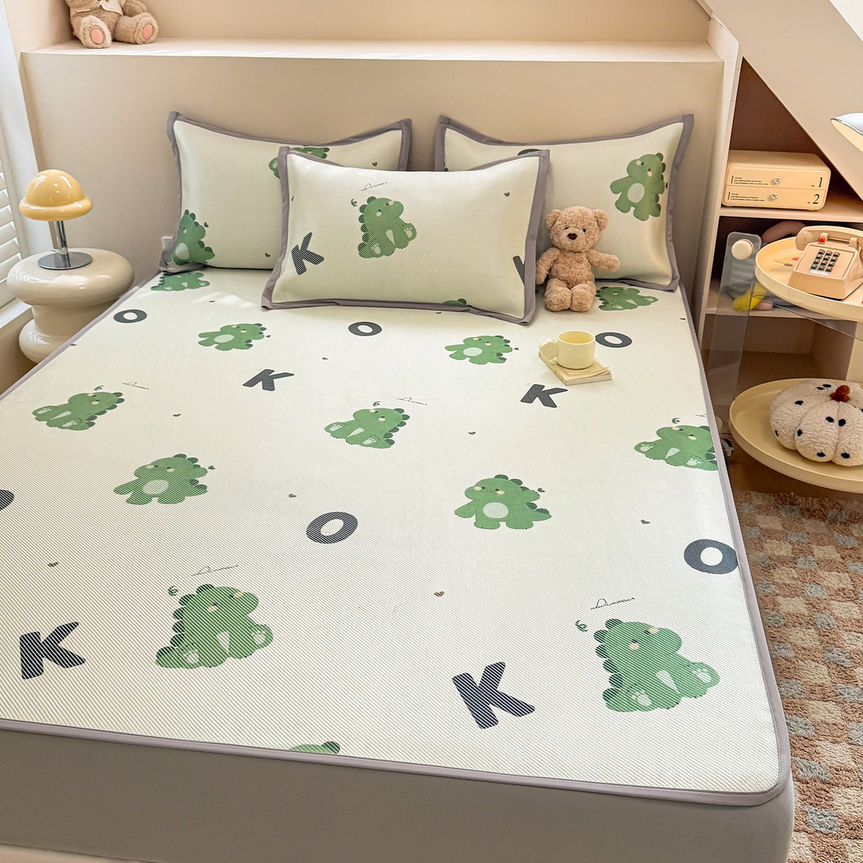 91家纺网 家纺一手货源 找家纺 懒猫家纺 2026春夏新款600D数码印花冰藤凉席席子-床笠款 小恐龙怪兽