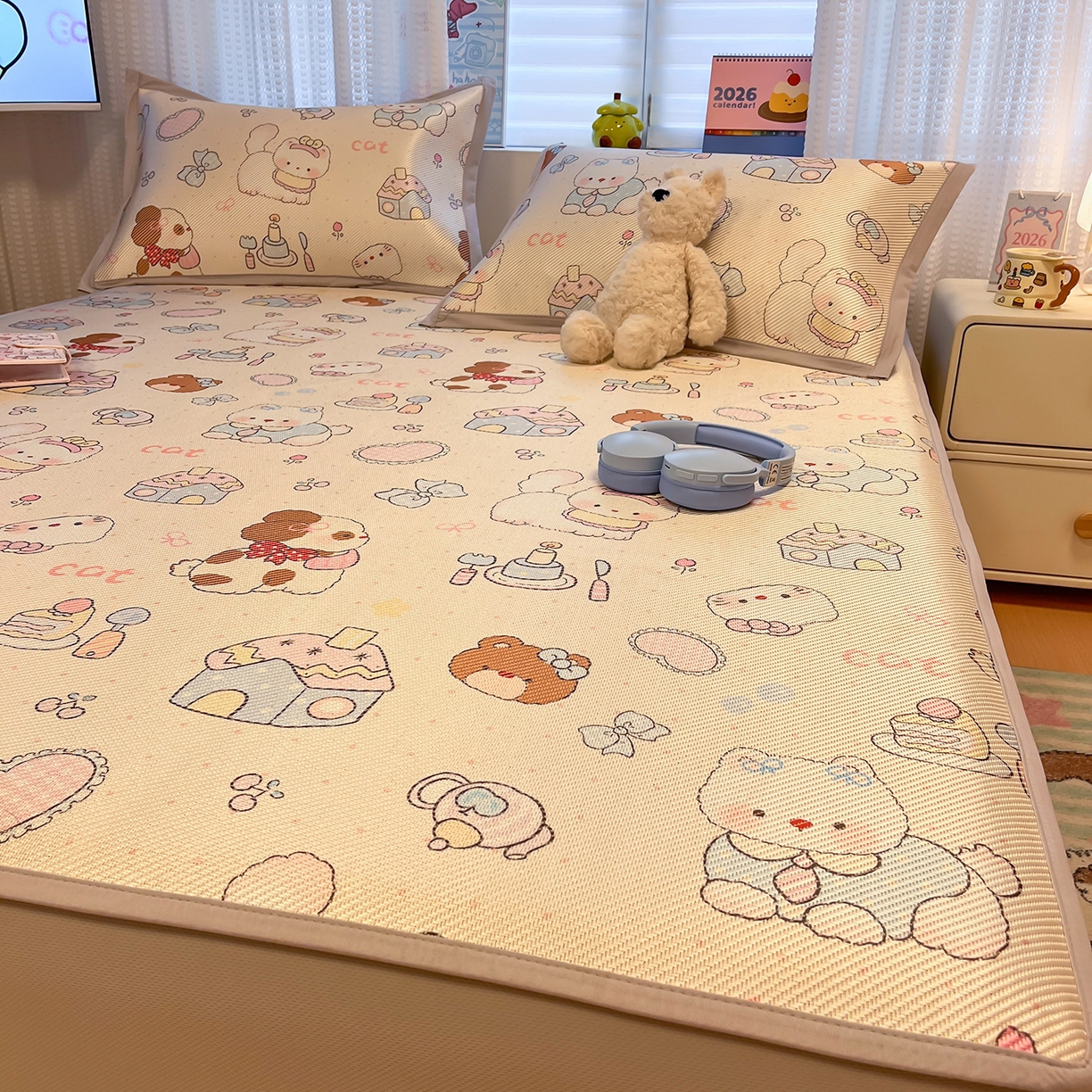 91家纺网 家纺一手货源 找家纺 懒猫家纺 2026春夏新款600D数码印花冰藤凉席席子-床笠款 甜品小屋