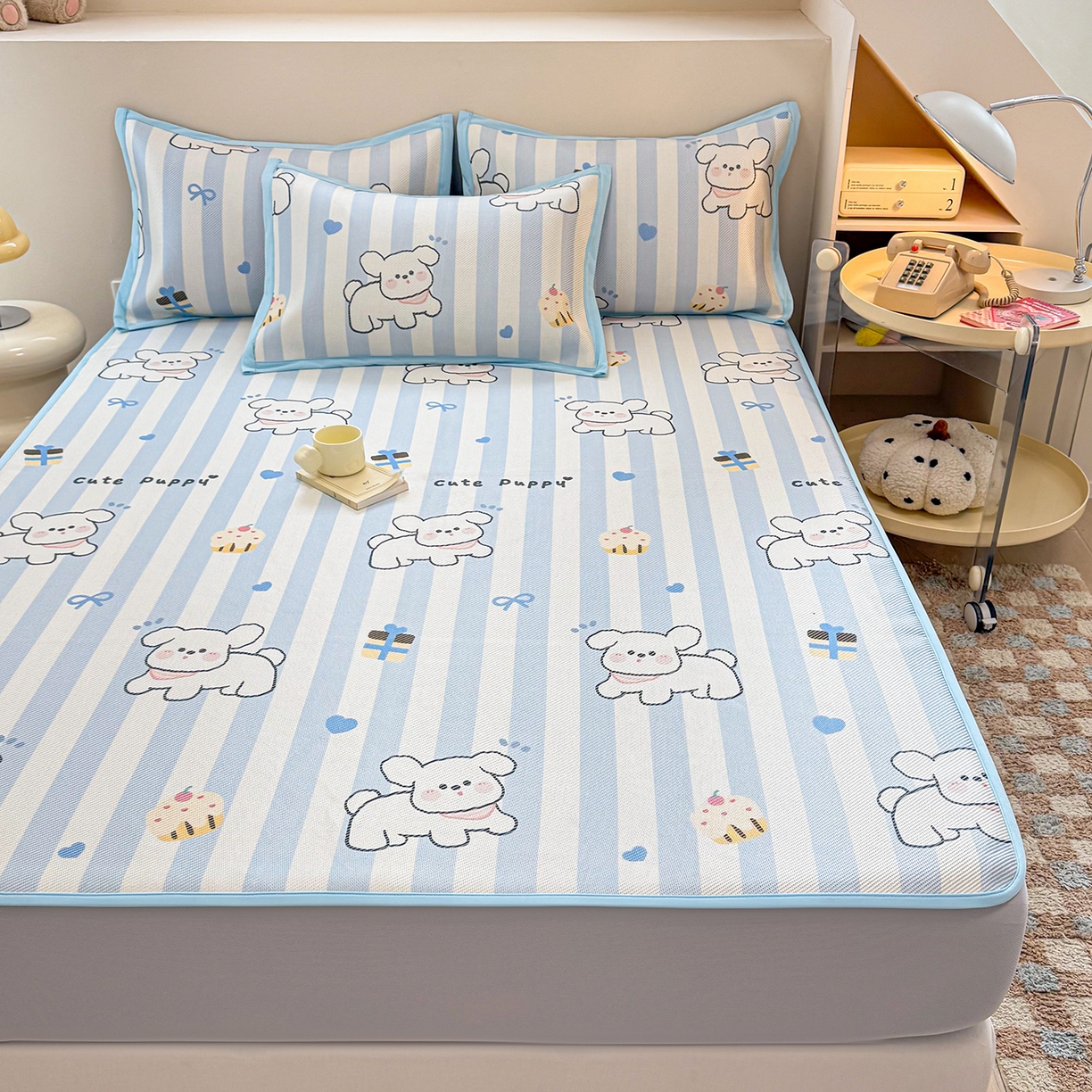 91家纺网 家纺一手货源 找家纺 懒猫家纺 2026春夏新款600D数码印花冰藤凉席席子-床笠款 甜品小狗