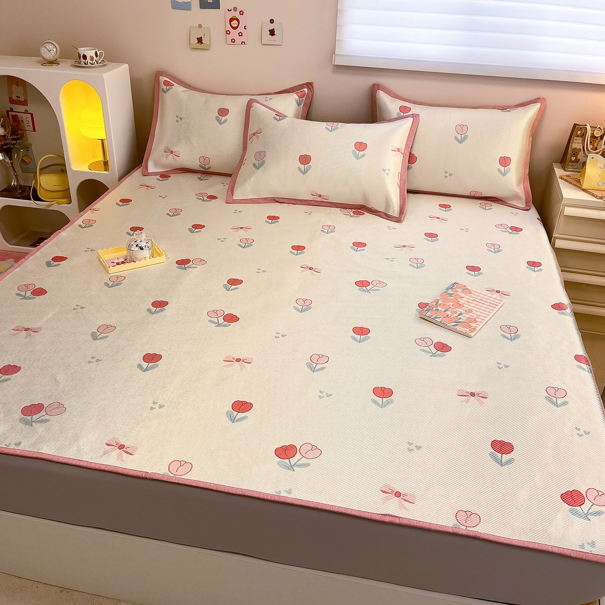 91家纺网 家纺一手货源 找家纺 懒猫家纺 2026春夏新款600D数码印花冰藤凉席席子-床笠款 郁金香