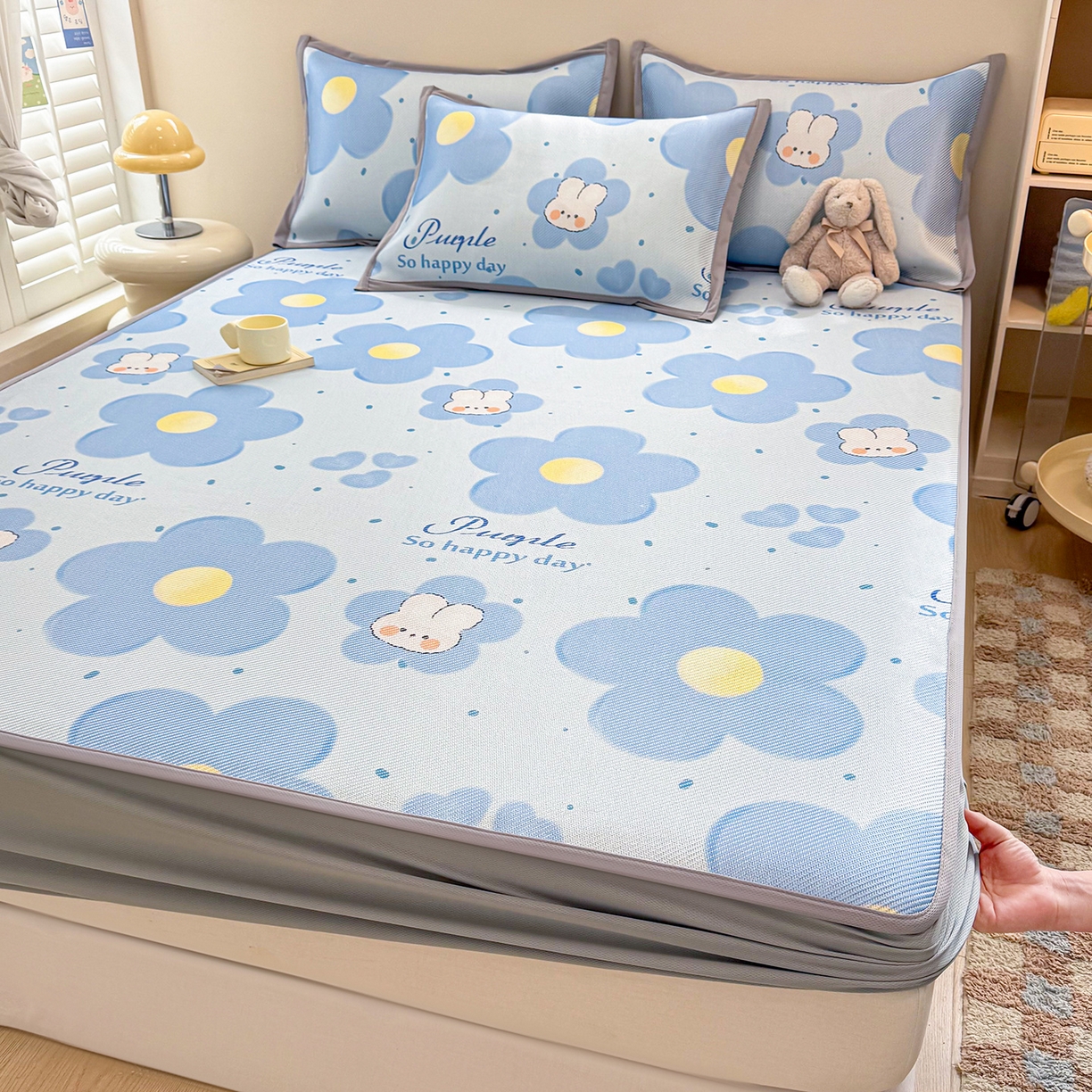 91家纺网 家纺一手货源 找家纺 懒猫家纺 2026春夏新款600D数码印花冰藤凉席席子-床笠款 兔兔花开