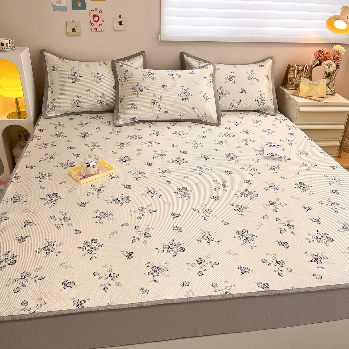 91家纺网 家纺一手货源 找家纺 懒猫家纺 2026春夏新款600D数码印花冰藤凉席席子-床笠款 时光清浅