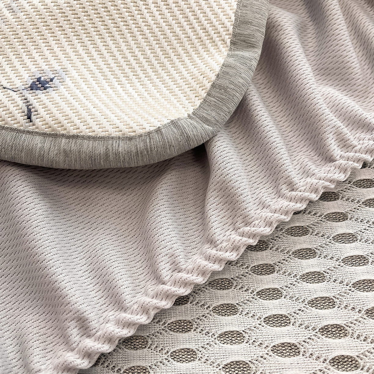 91家纺网 家纺一手货源 找家纺 懒猫家纺 2026春夏新款600D数码印花冰藤凉席席子-床笠款 时光清浅