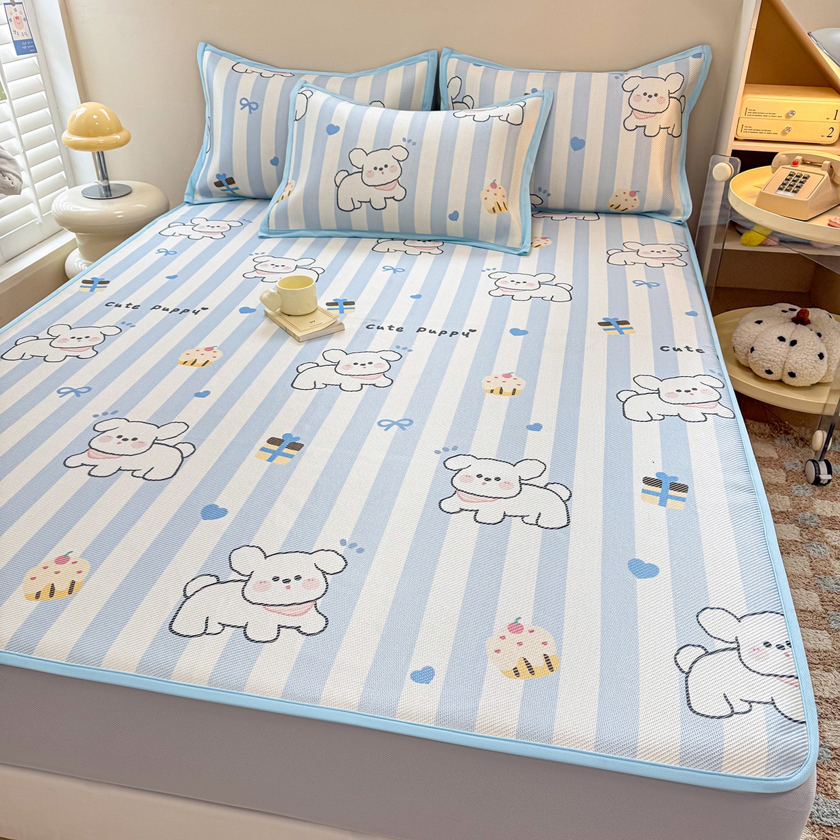 91家纺网 家纺一手货源 找家纺 懒猫家纺 2026春夏新款600D数码印花冰藤凉席席子-床笠款 甜品小狗