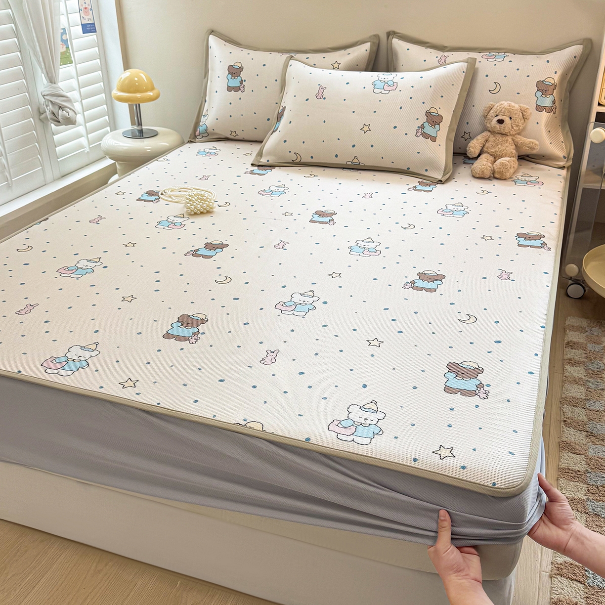 91家纺网 家纺一手货源 找家纺 懒猫家纺 2026春夏新款600D数码印花冰藤凉席席子-床笠款 睡意朦胧