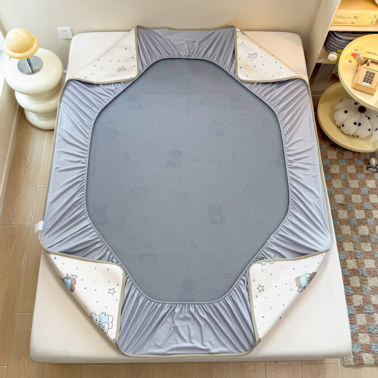 91家纺网 家纺一手货源 找家纺 懒猫家纺 2026春夏新款600D数码印花冰藤凉席席子-床笠款 睡意朦胧