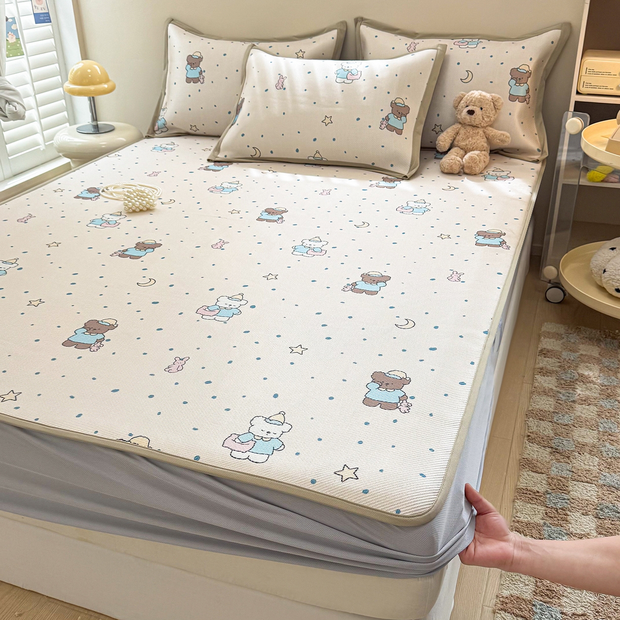 91家纺网 家纺一手货源 找家纺 懒猫家纺 2026春夏新款600D数码印花冰藤凉席席子-床笠款 睡意朦胧