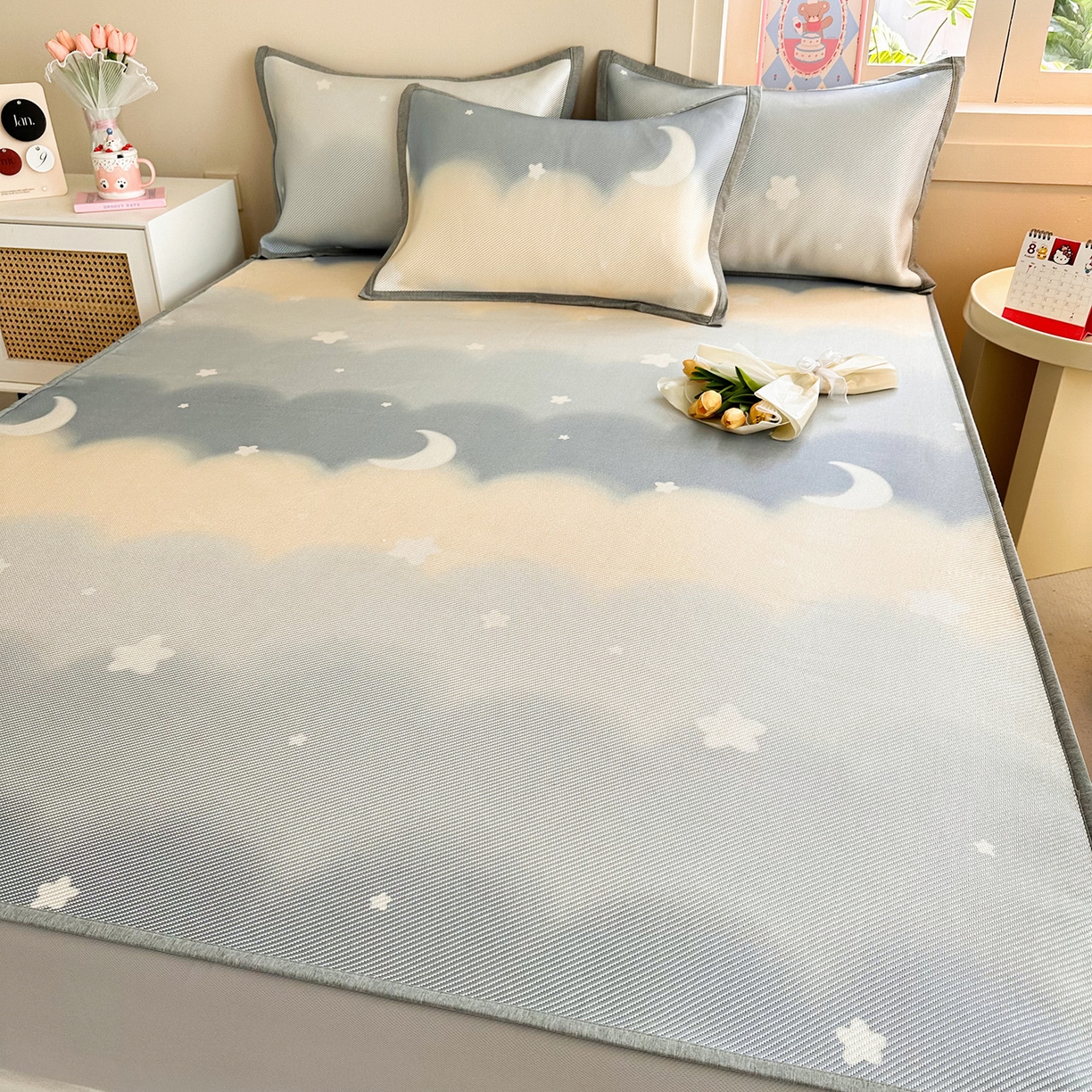 91家纺网 家纺一手货源 找家纺 懒猫家纺 2026春夏新款600D数码印花冰藤凉席席子-床笠款 星月