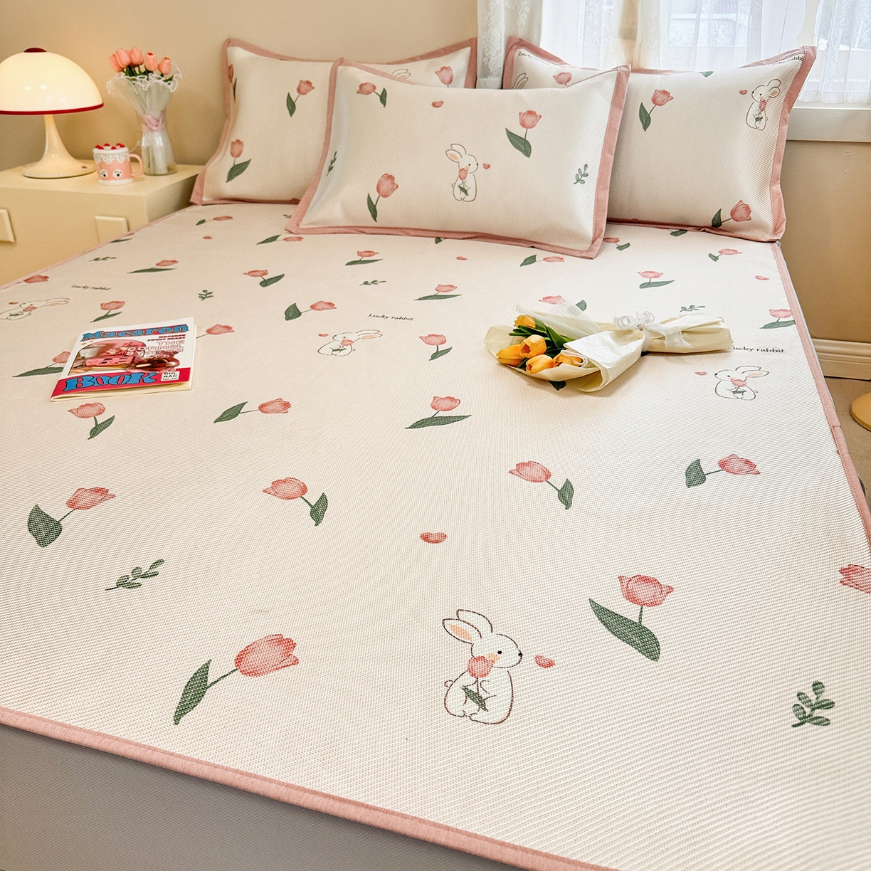 91家纺网 家纺一手货源 找家纺 懒猫家纺 2026春夏新款600D数码印花冰藤凉席席子-床笠款 花田小兔