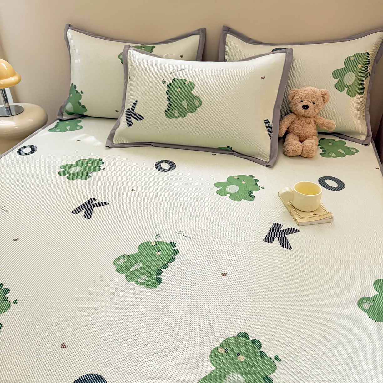 91家纺网 家纺一手货源 找家纺 懒猫家纺 2026春夏新款600D数码印花冰藤凉席席子-床笠款 小恐龙怪兽