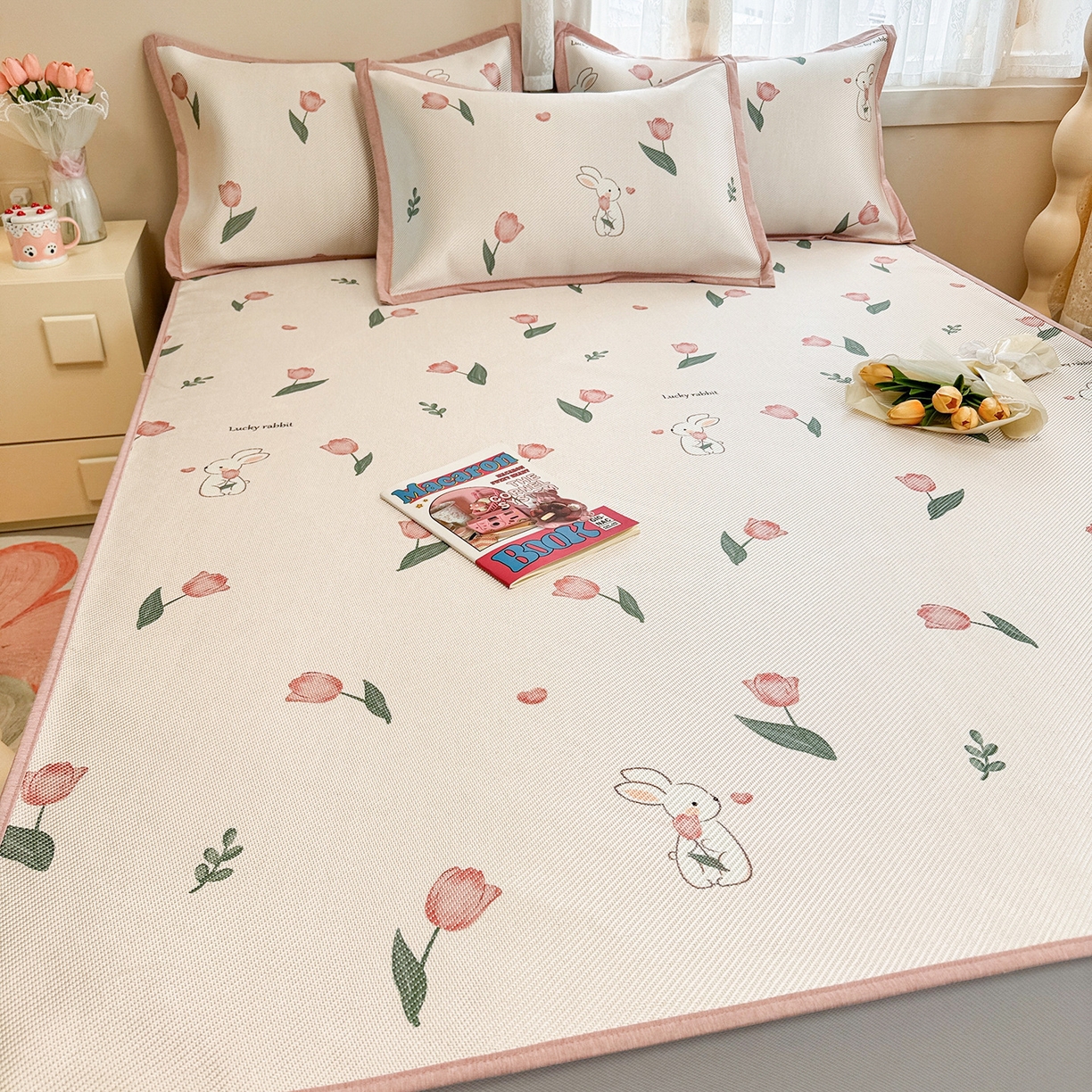 91家纺网 家纺一手货源 找家纺 懒猫家纺 2026春夏新款600D数码印花冰藤凉席席子-床笠款 花田小兔