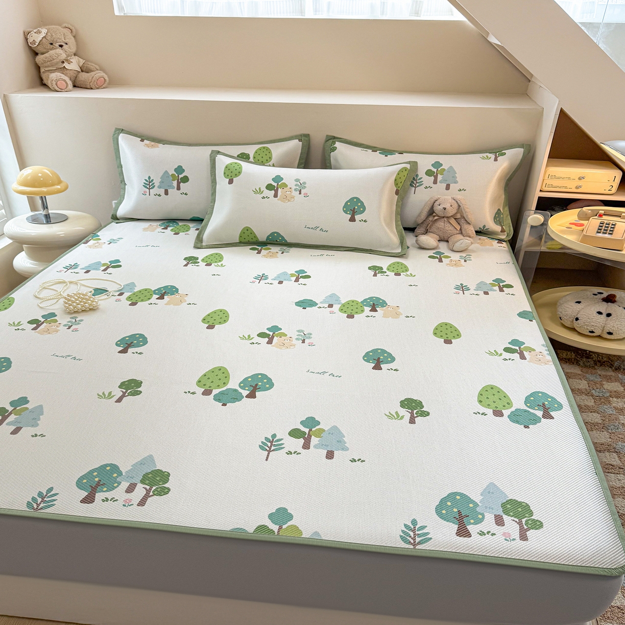 91家纺网 家纺一手货源 找家纺 懒猫家纺 2026春夏新款600D数码印花冰藤凉席席子-床笠款 森林小熊