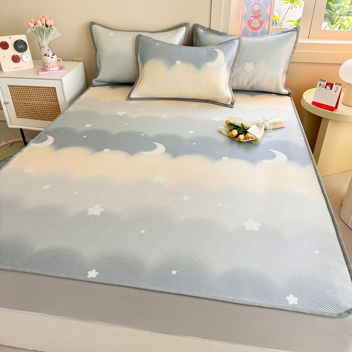 91家纺网 家纺一手货源 找家纺 懒猫家纺 2026春夏新款600D数码印花冰藤凉席席子-床笠款 星月