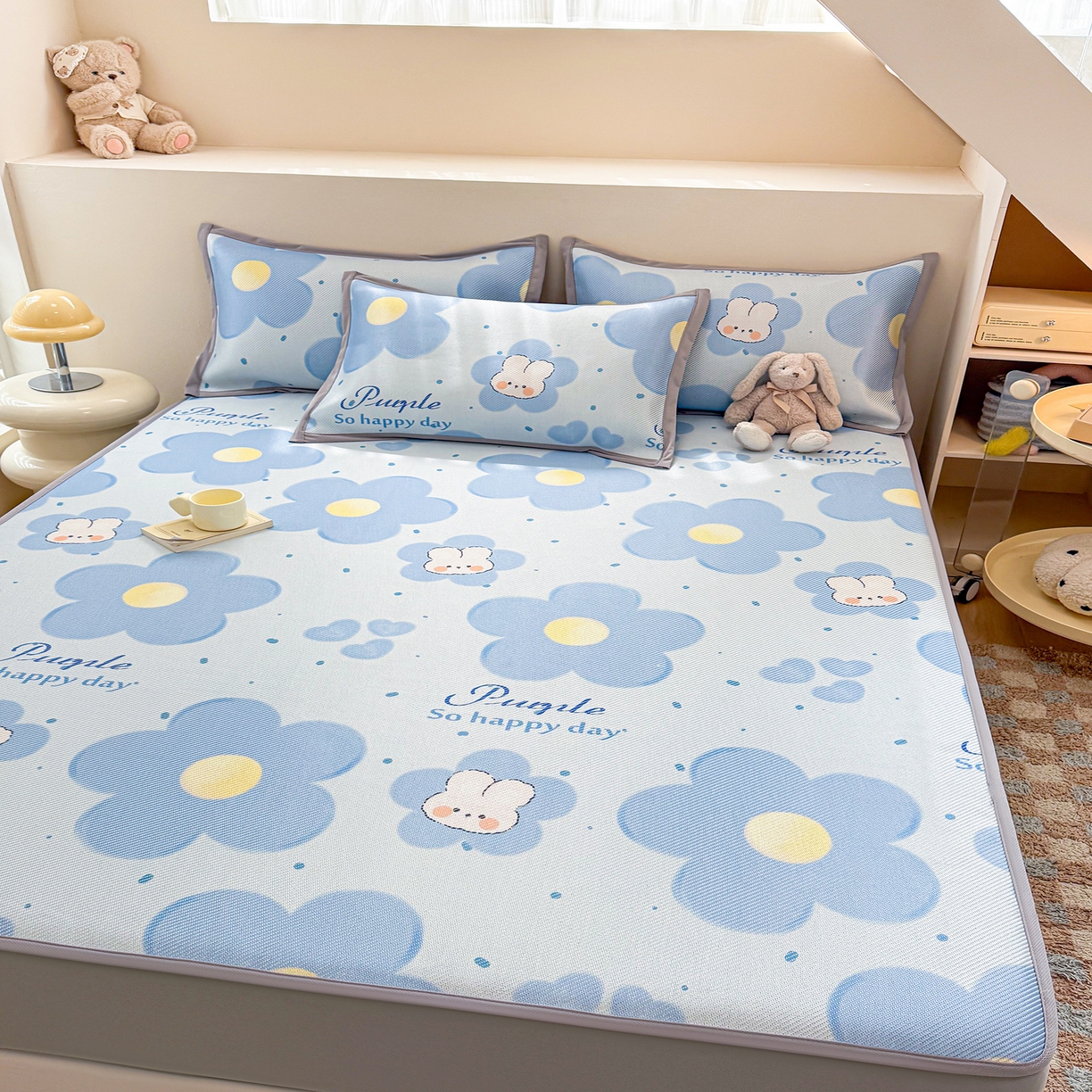 91家纺网 家纺一手货源 找家纺 懒猫家纺 2026春夏新款600D数码印花冰藤凉席席子-床笠款 兔兔花开