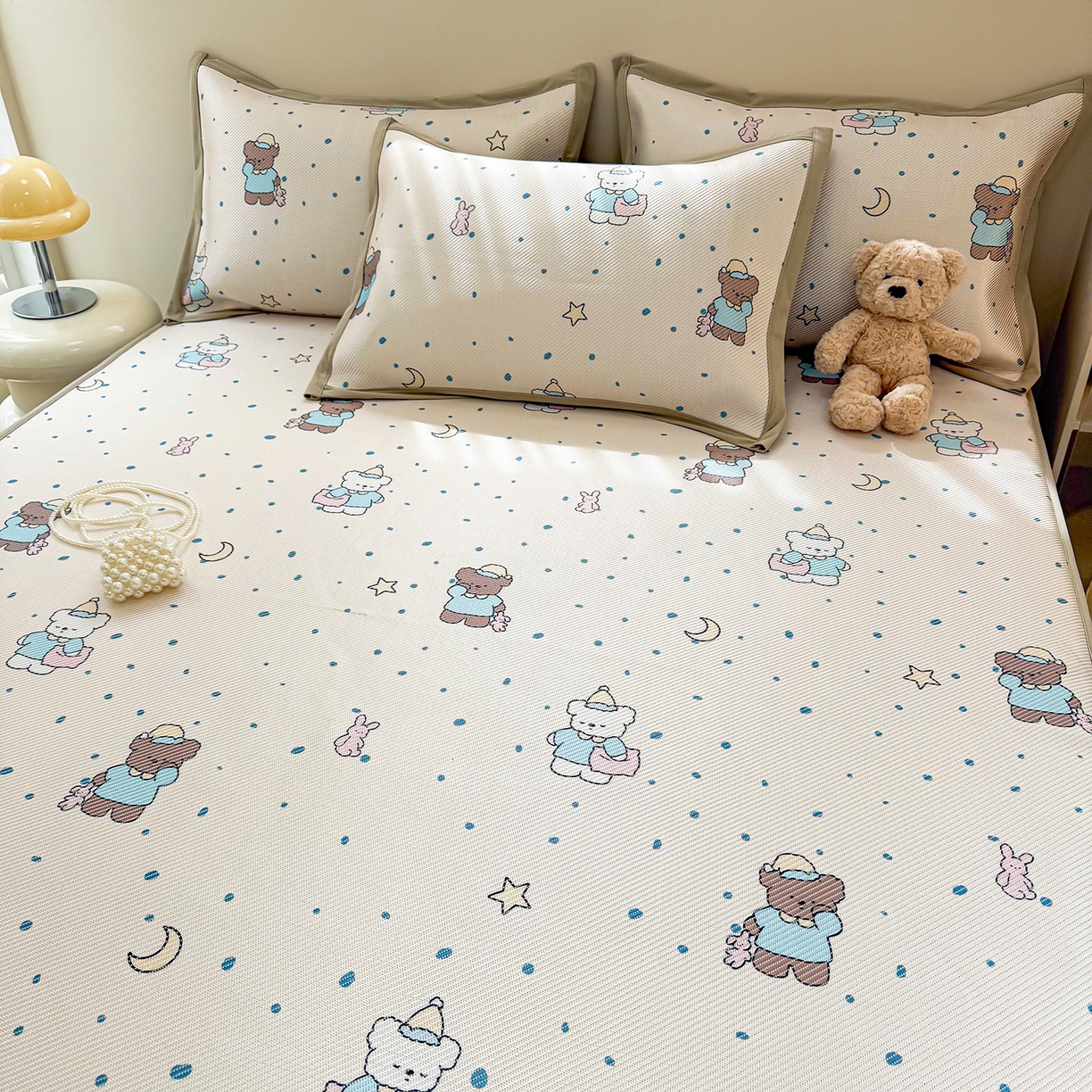 91家纺网 家纺一手货源 找家纺 懒猫家纺 2026春夏新款600D数码印花冰藤凉席席子-床笠款 睡意朦胧