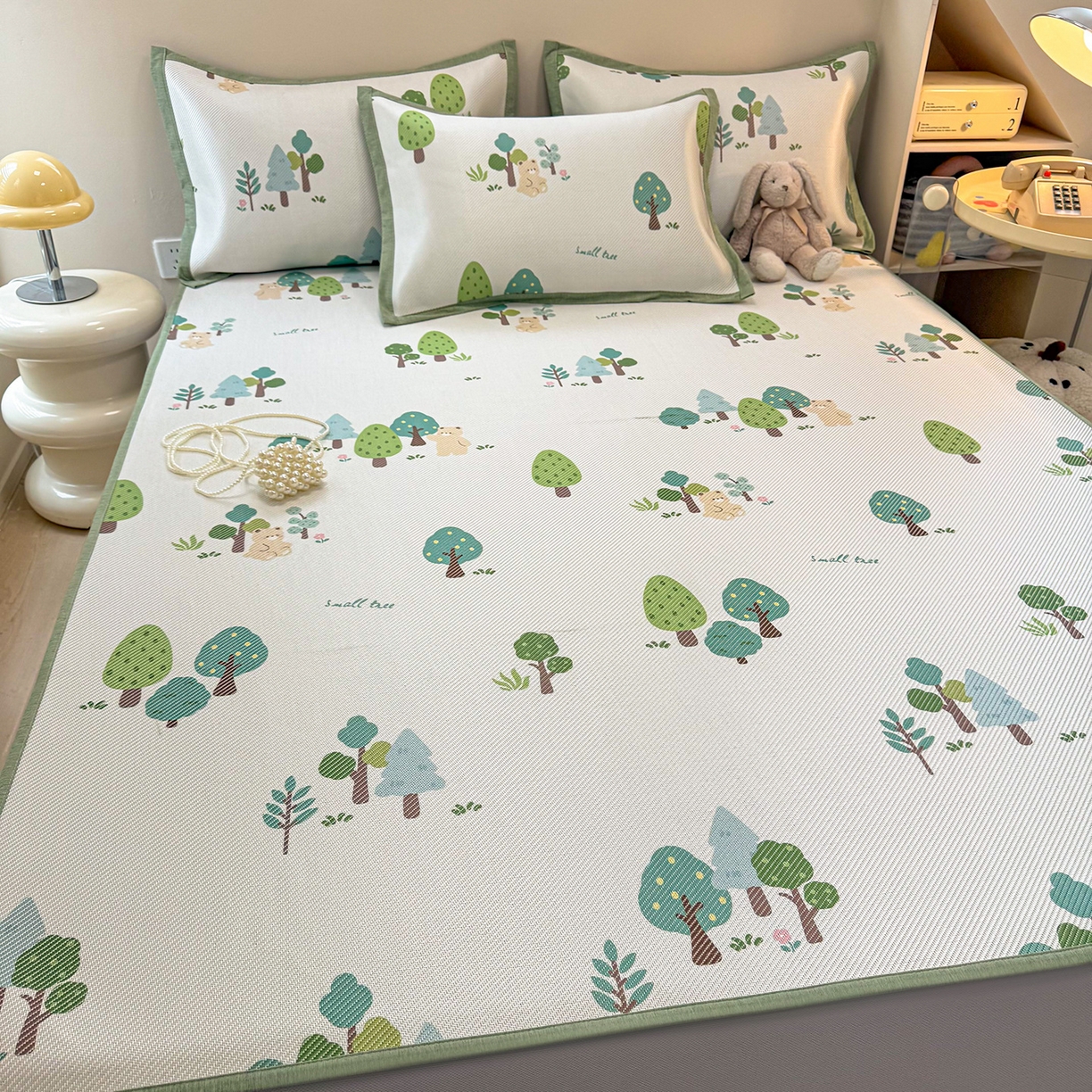 91家纺网 家纺一手货源 找家纺 懒猫家纺 2026春夏新款600D数码印花冰藤凉席席子-床笠款 森林小熊