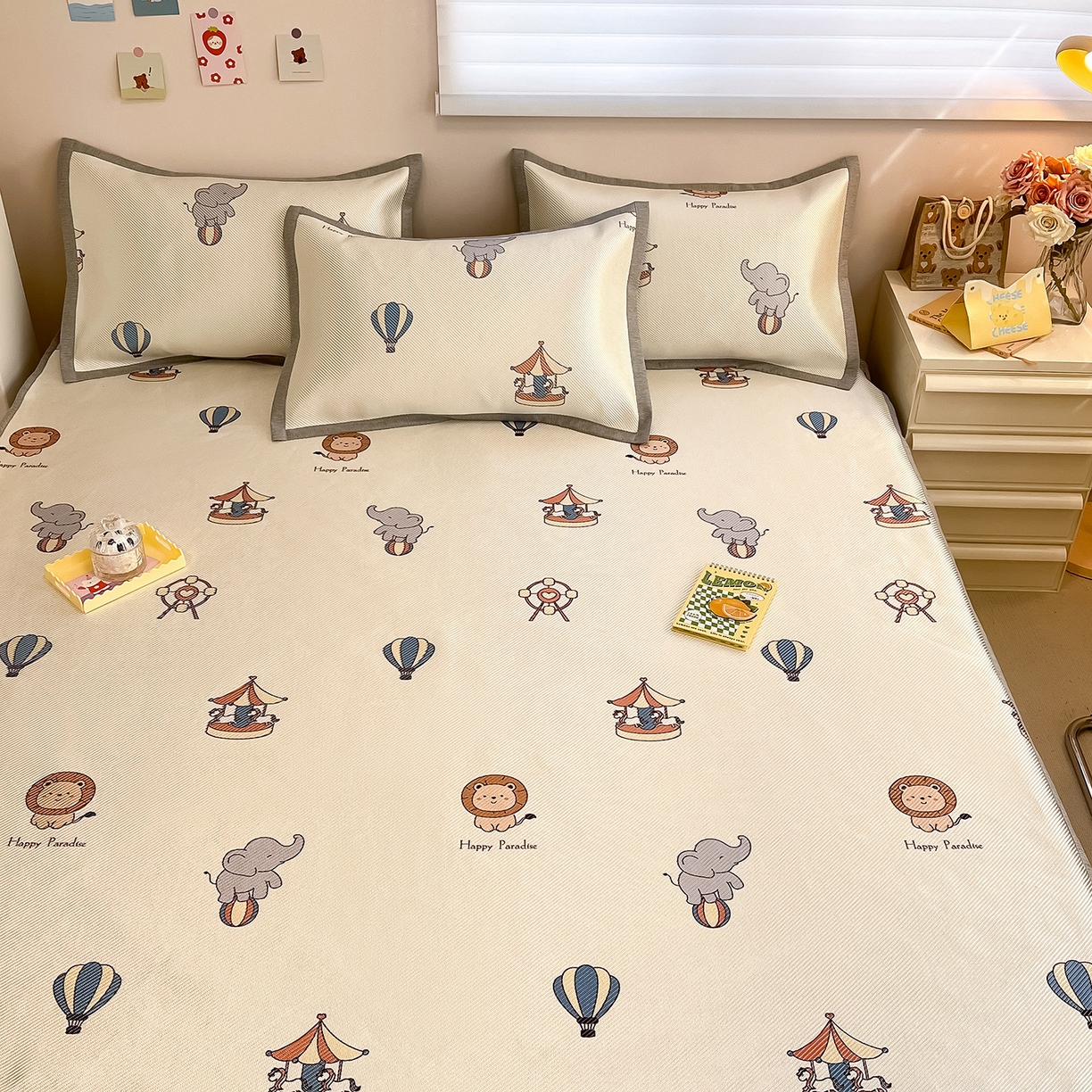 91家纺网 家纺一手货源 找家纺 懒猫家纺 2026春夏新款600D数码印花冰藤凉席席子-床笠款 游乐园