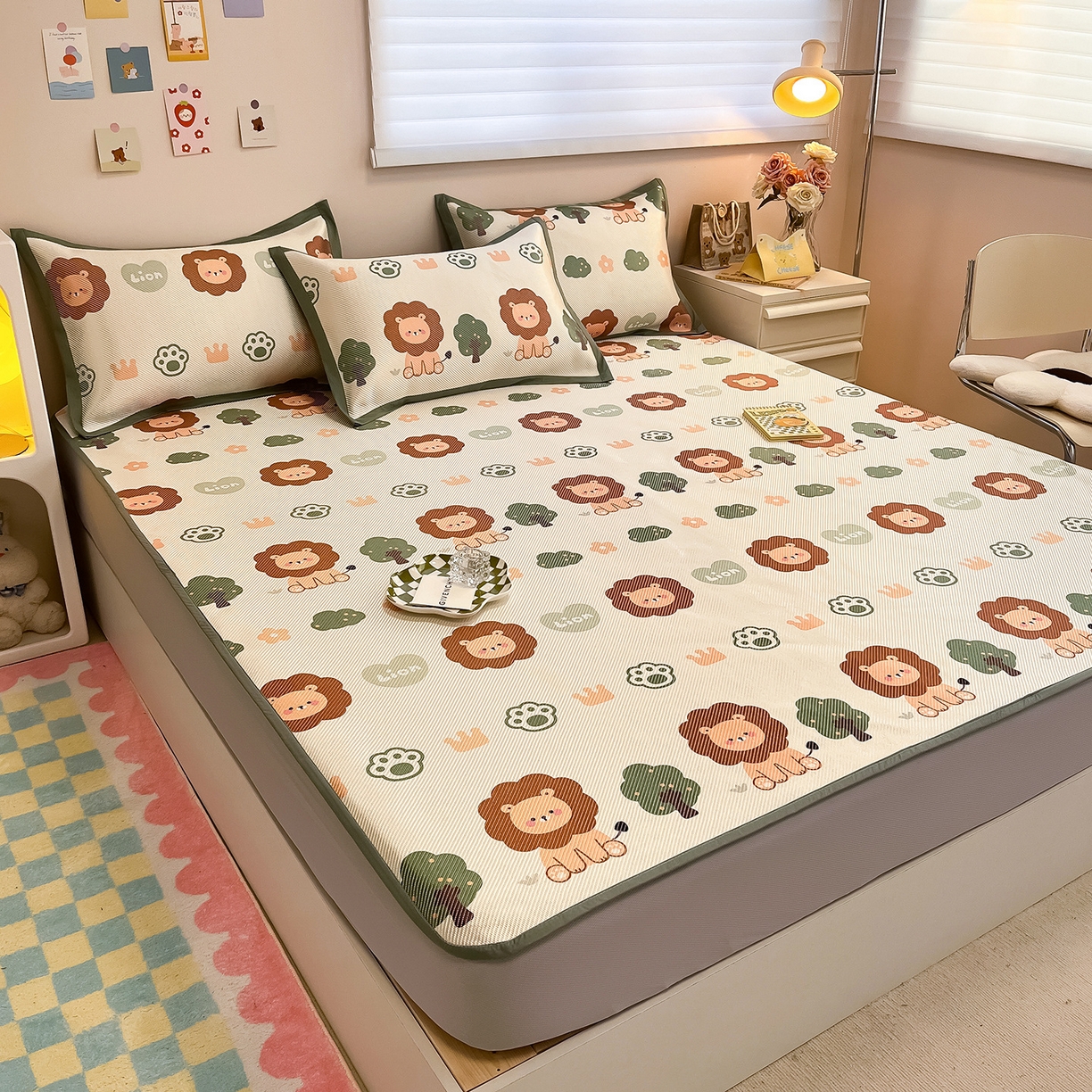 91家纺网 家纺一手货源 找家纺 懒猫家纺 2026春夏新款600D数码印花冰藤凉席席子-床笠款 狮子王