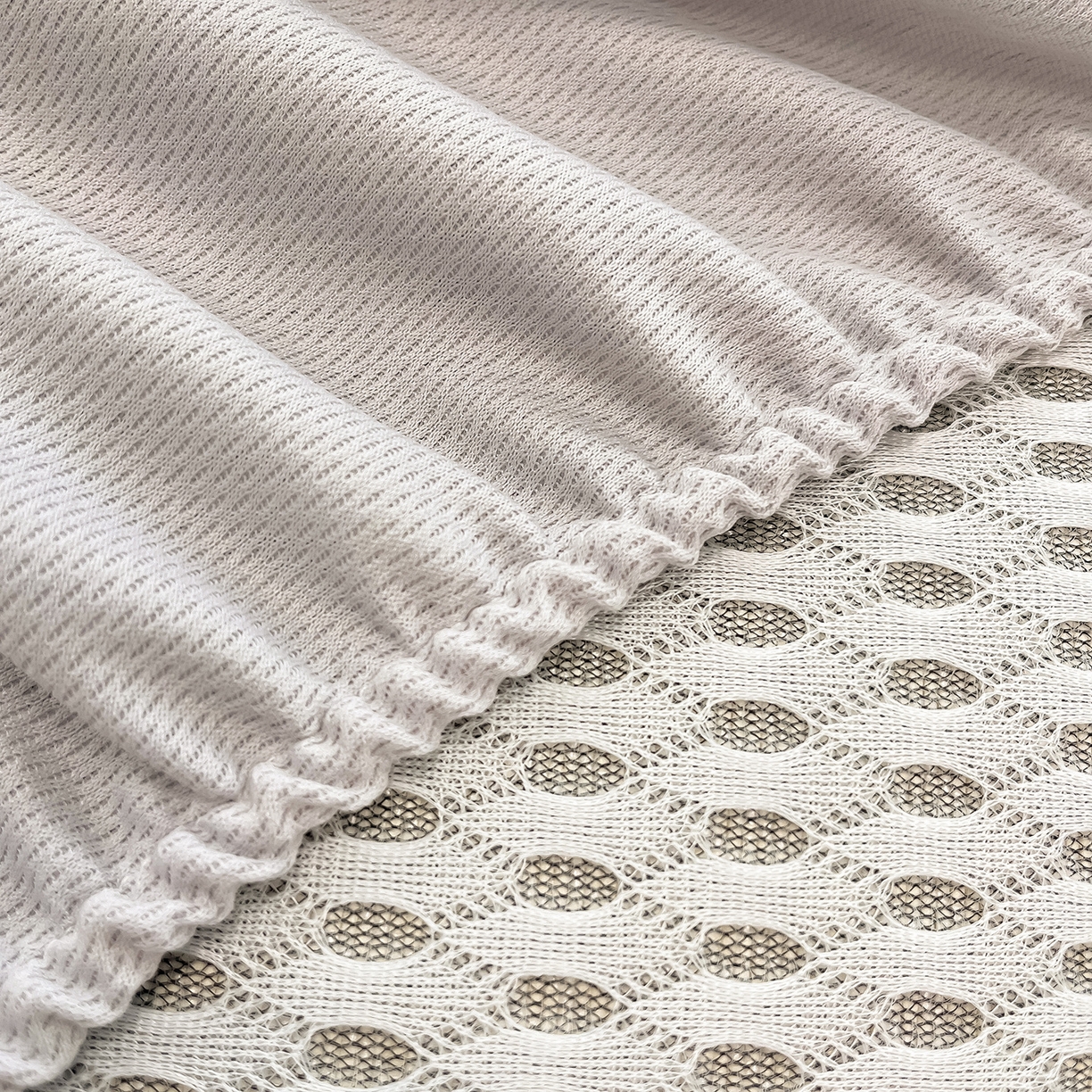 91家纺网 家纺一手货源 找家纺 懒猫家纺 2026春夏新款600D数码印花冰藤凉席席子-床笠款 小熊仔