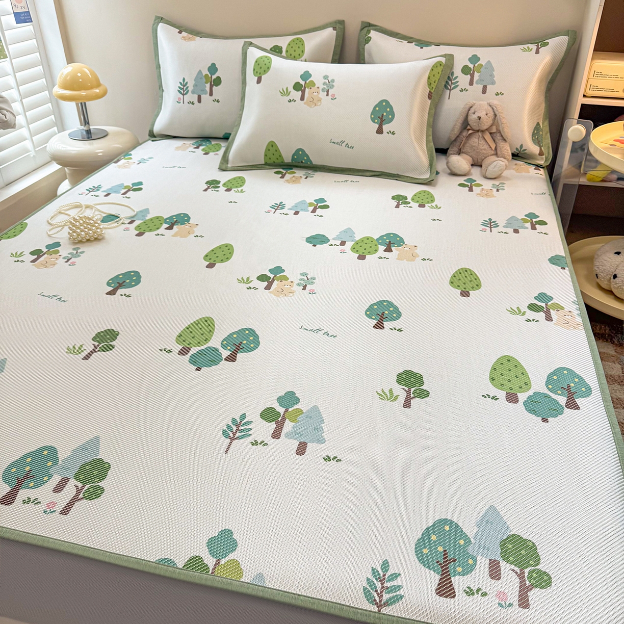 91家纺网 家纺一手货源 找家纺 懒猫家纺 2026春夏新款600D数码印花冰藤凉席席子-床笠款 森林小熊