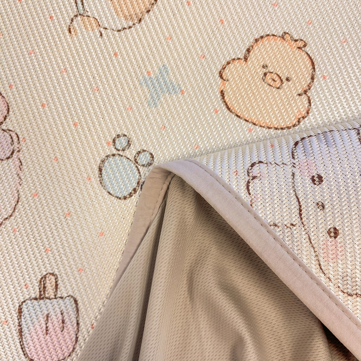 91家纺网 家纺一手货源 找家纺 懒猫家纺 2026春夏新款600D数码印花冰藤凉席席子-床笠款 小猫泡泡浴