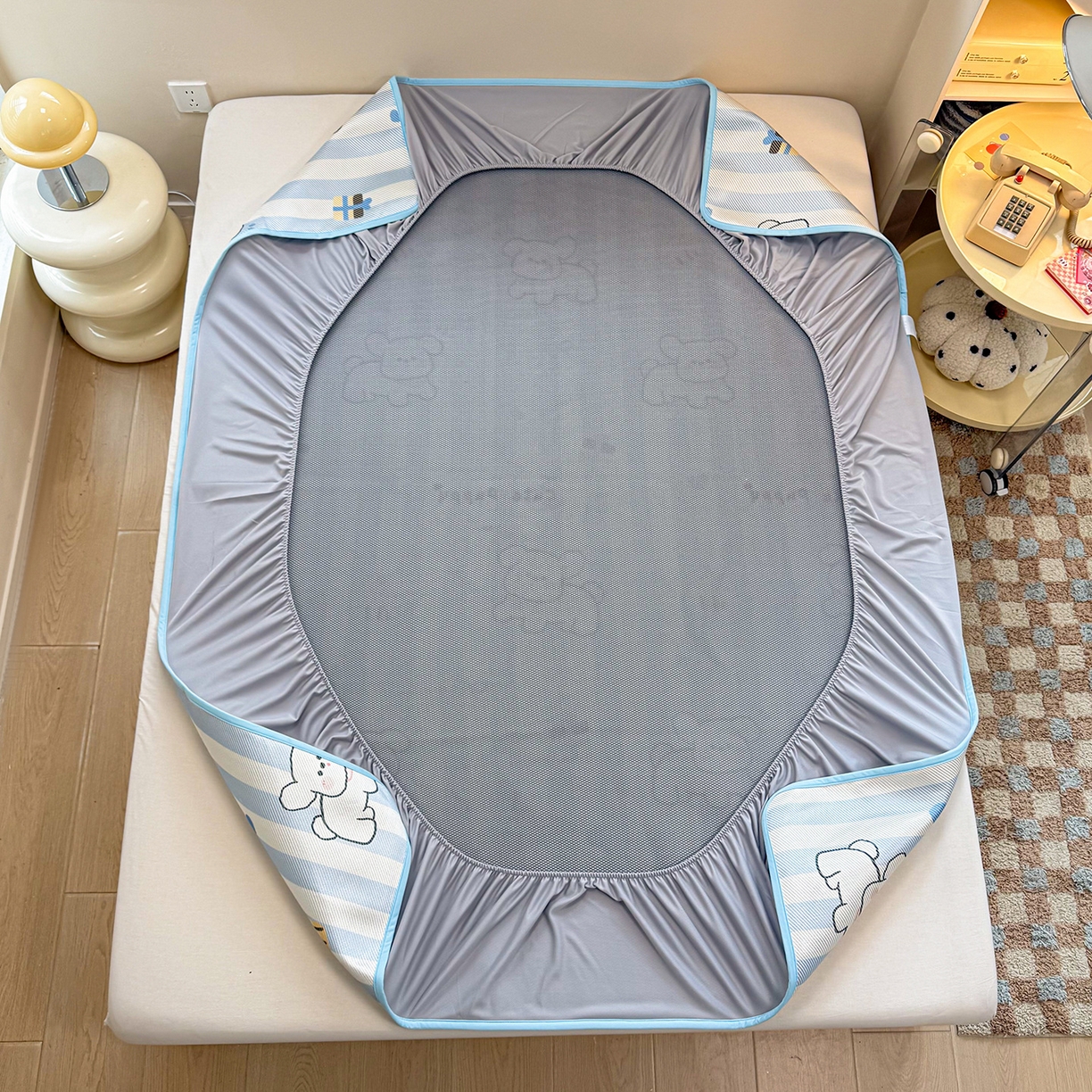 91家纺网 家纺一手货源 找家纺 懒猫家纺 2026春夏新款600D数码印花冰藤凉席席子-床笠款 甜品小狗