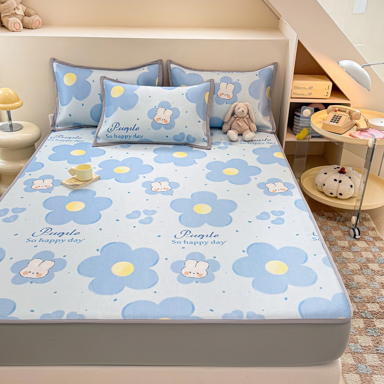 91家纺网 家纺一手货源 找家纺 懒猫家纺 2026春夏新款600D数码印花冰藤凉席席子-床笠款 兔兔花开