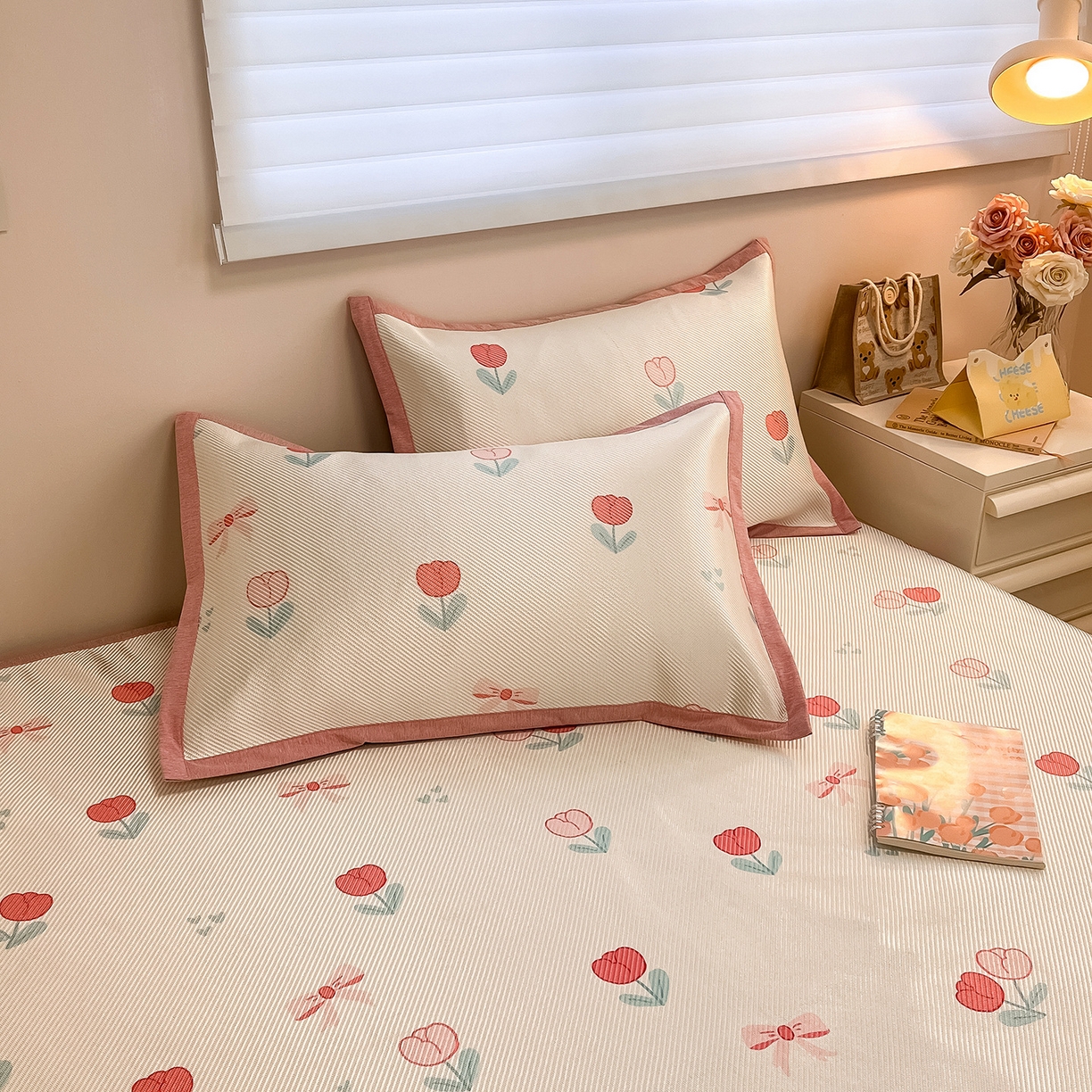 91家纺网 家纺一手货源 找家纺 懒猫家纺 2026春夏新款600D数码印花冰藤凉席席子-床笠款 郁金香