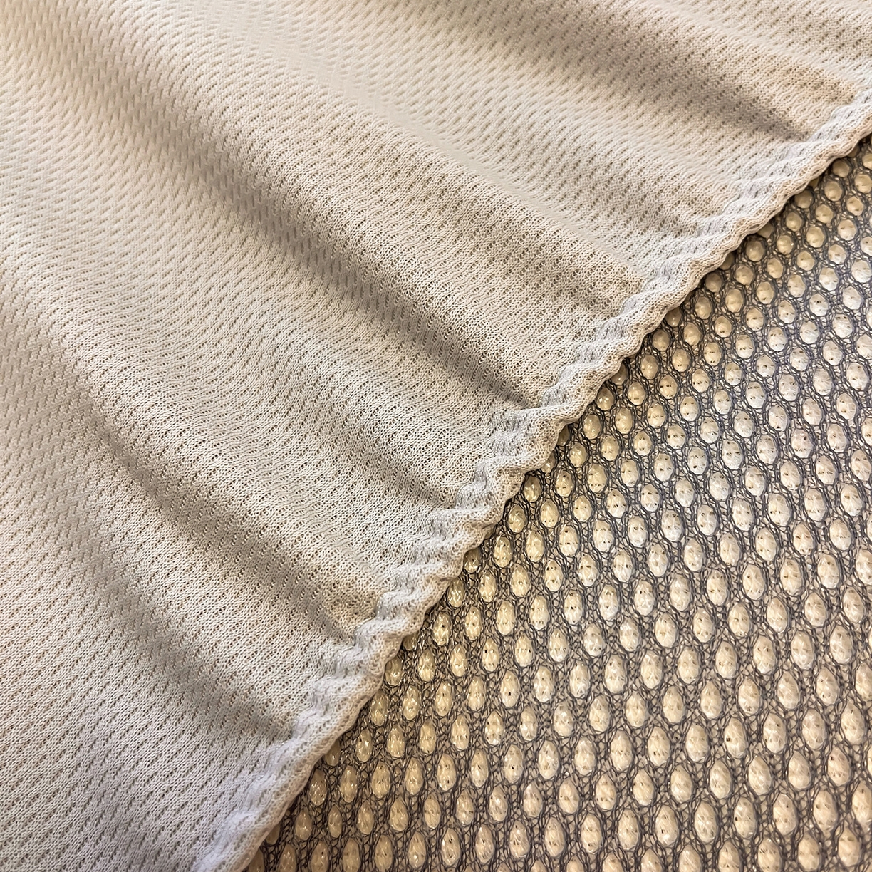 91家纺网 家纺一手货源 找家纺 懒猫家纺 2026春夏新款600D数码印花冰藤凉席席子-床笠款 小猫泡泡浴