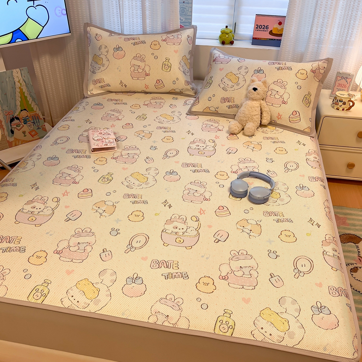 91家纺网 家纺一手货源 找家纺 懒猫家纺 2026春夏新款600D数码印花冰藤凉席席子-床笠款 小猫泡泡浴