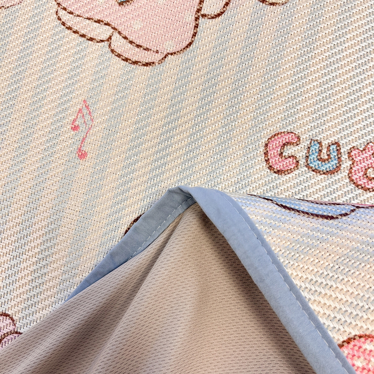 91家纺网 家纺一手货源 找家纺 懒猫家纺 2026春夏新款600D数码印花冰藤凉席席子-床笠款 甜心天使