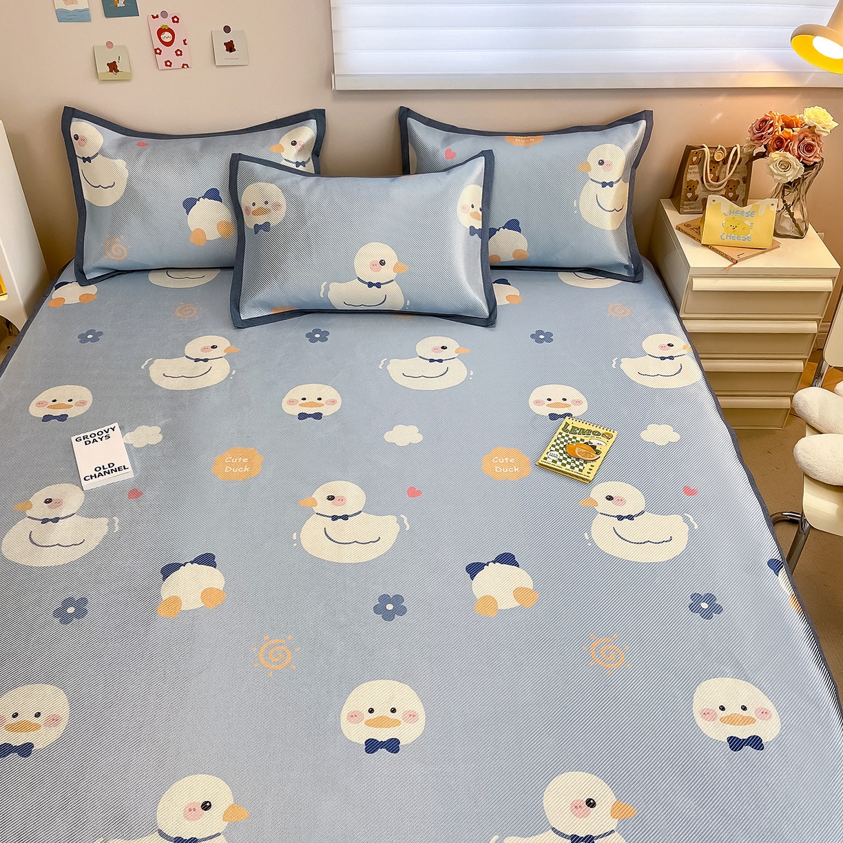 91家纺网 家纺一手货源 找家纺 懒猫家纺 2026春夏新款600D数码印花冰藤凉席席子-床笠款 小鸭子