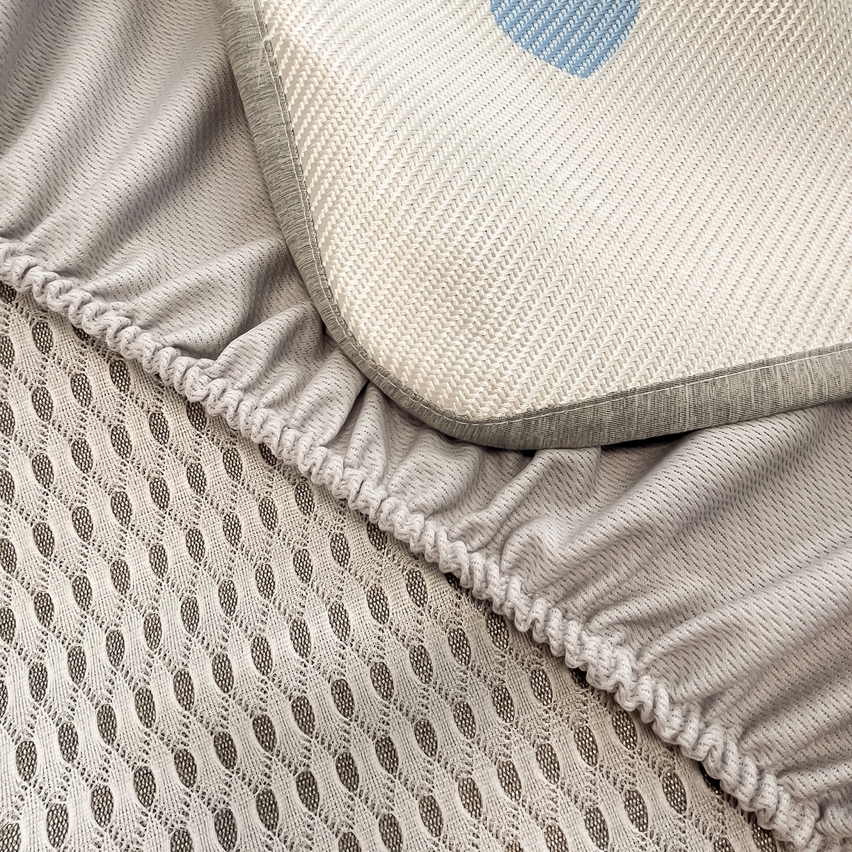 91家纺网 家纺一手货源 找家纺 懒猫家纺 2026春夏新款600D数码印花冰藤凉席席子-床笠款 小爱心